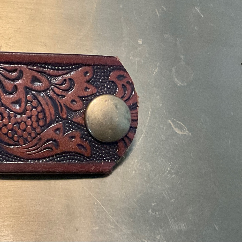 Vintage tooled Leather Cuff Bracelet with foiled rose encased in lucite XL - Picture 10 of 10